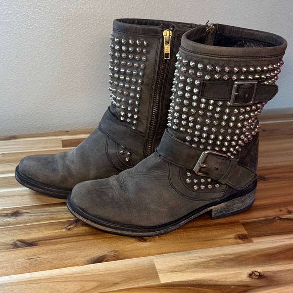 Steve Madden Studded Gray Ankle Boots - Picture 1 of 8